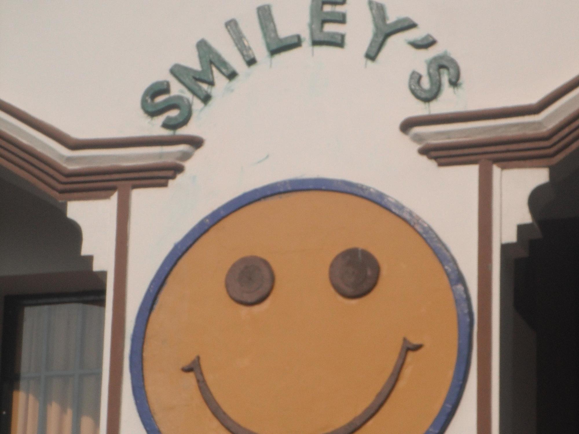 Smiley'S Guesthouse เสียมราฐ ภายนอก รูปภาพ